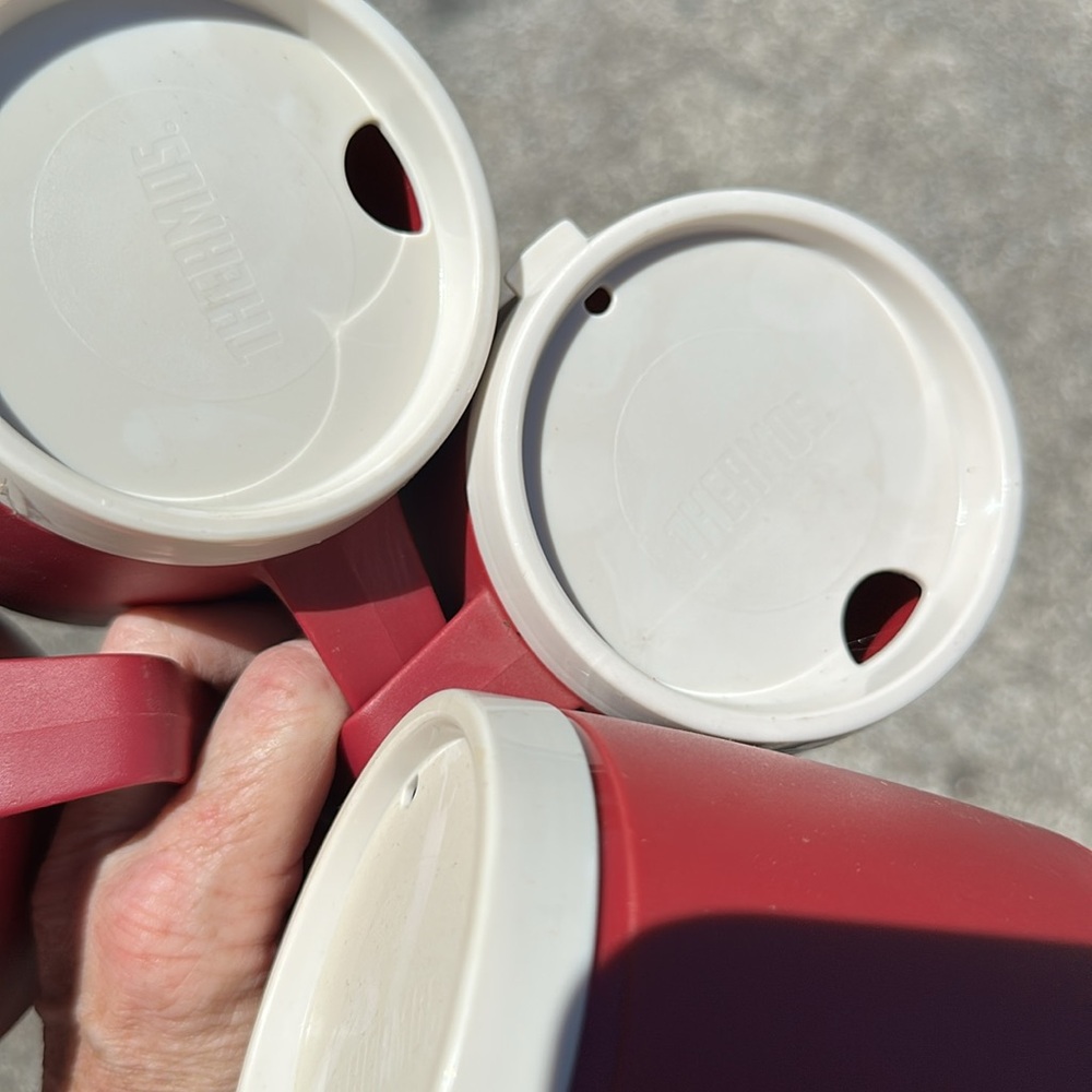 Vintage Red and White Home Accent Thermos Tumblers w lid (5) - Picture 4 of 4